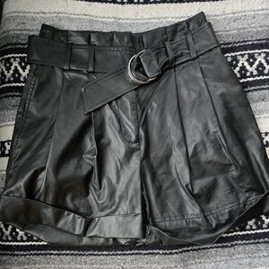 Elizabeth and James Imitation Leather Paper Bag Waist Belted Shorts Sz 2/26 Blk.